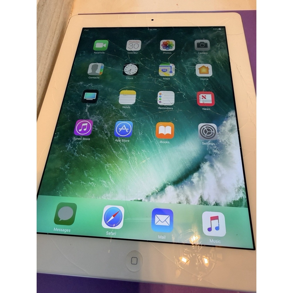 Apple iPad (4th Generation) A1458 16 GB, Wi-Fi, 9.7 in - White